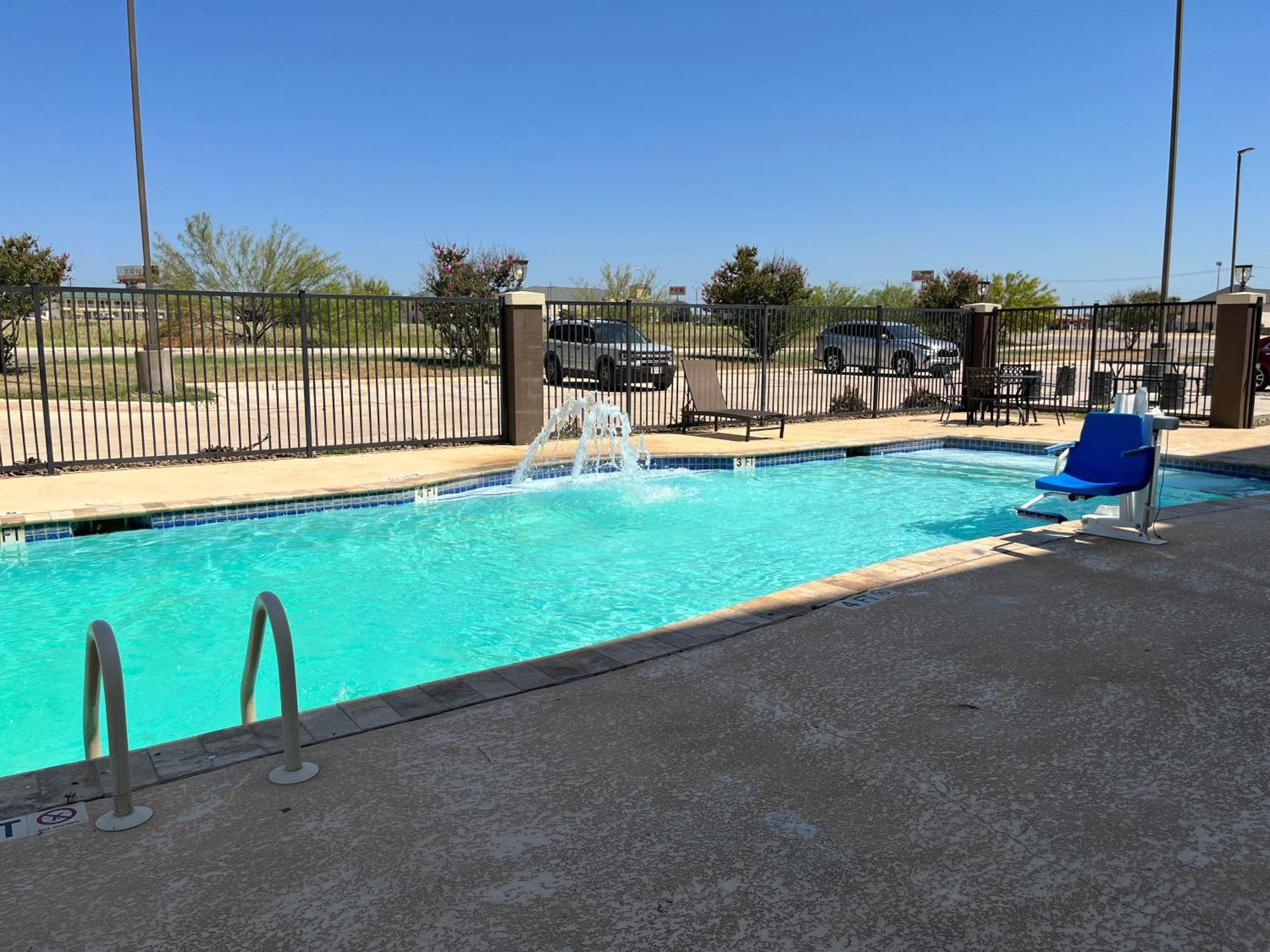 Quality Inn & Suites Pearsall Εξωτερικό φωτογραφία