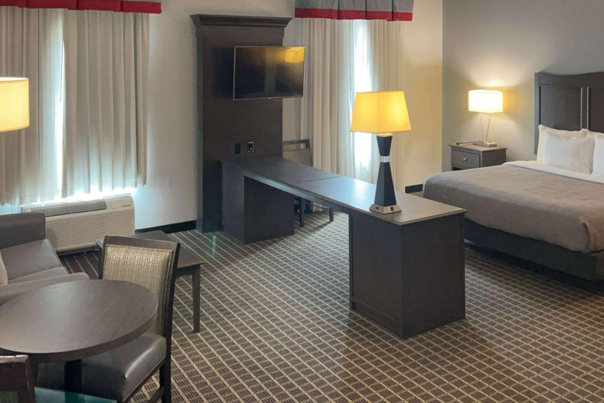 Quality Inn & Suites Pearsall Εξωτερικό φωτογραφία