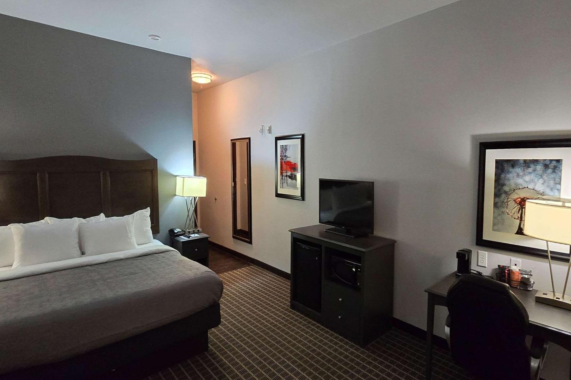 Quality Inn & Suites Pearsall Εξωτερικό φωτογραφία