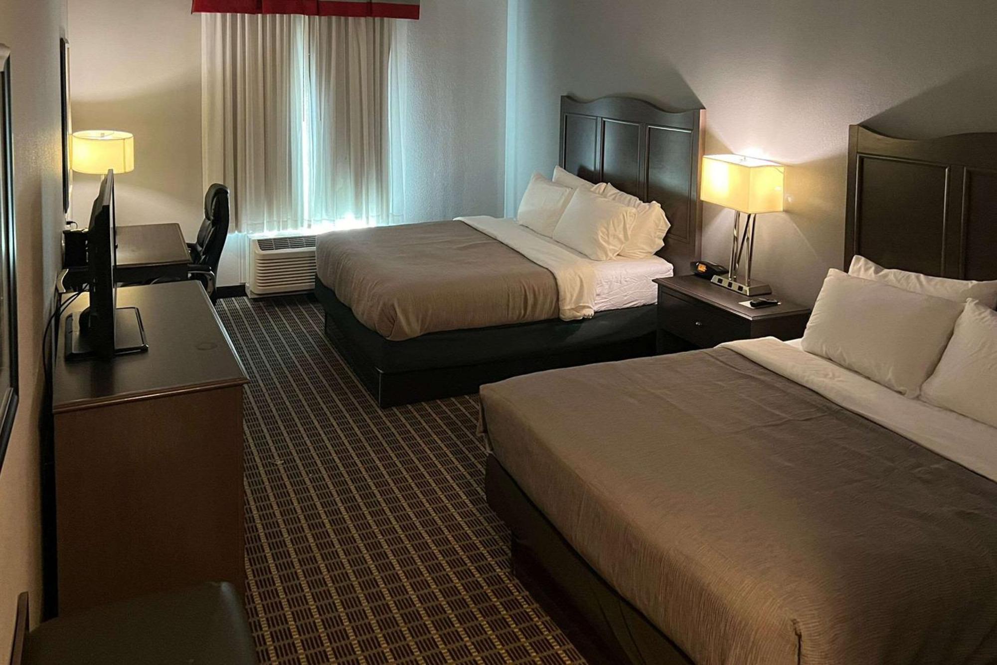 Quality Inn & Suites Pearsall Εξωτερικό φωτογραφία
