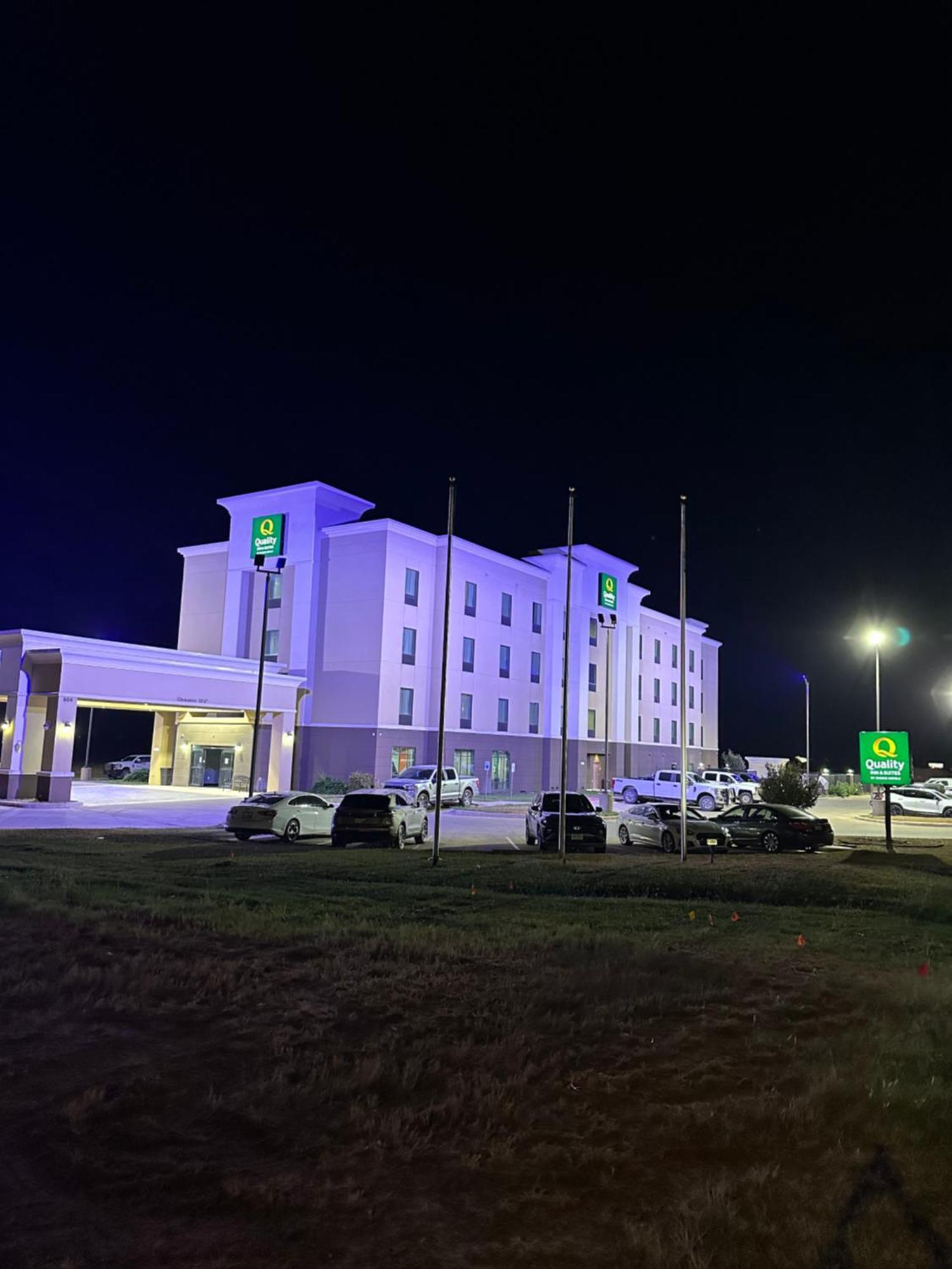 Quality Inn & Suites Pearsall Εξωτερικό φωτογραφία
